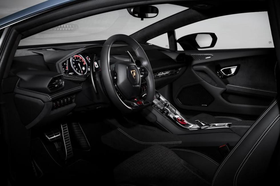Lamborghini Huracan Avio interior