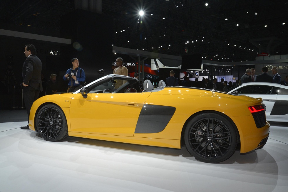 Side profile of the new Audi R8 Spyder