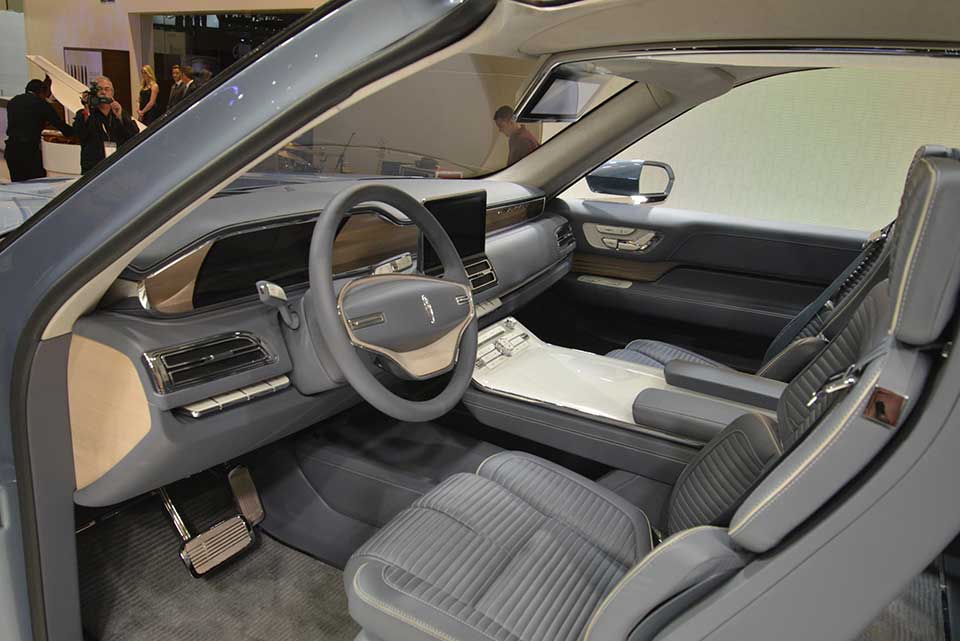 Lincoln Navigator Concept dashboard