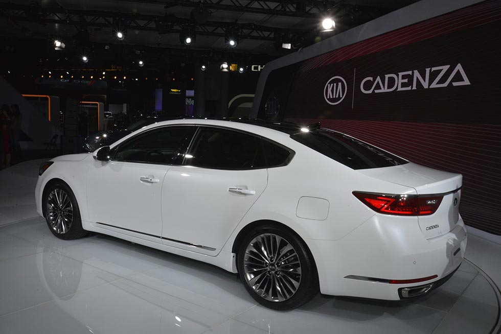 The rear quarter of the 2017 Kia Cadenza