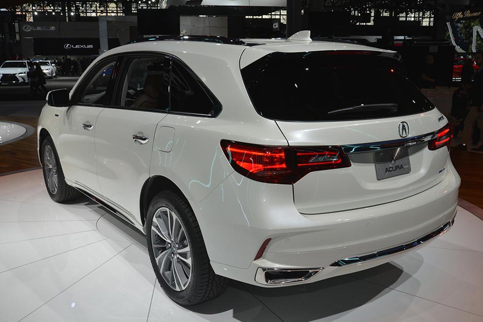 Rear quarter of the 2017 Acura MDX