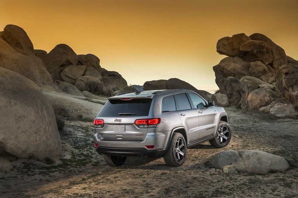 2017 Jeep Grand Cherokee Trailhawk rear