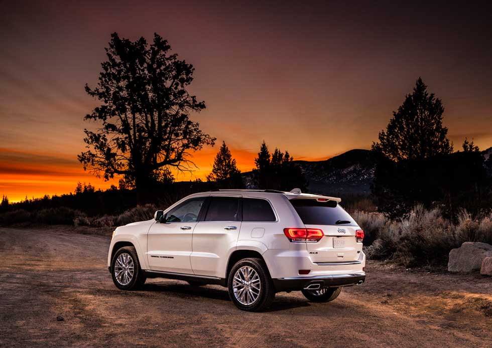 2017 Jeep Grand Cherokee Summit rear