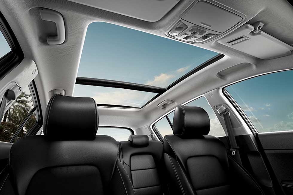 The panoramic sunroof of the 2016 Kia Sportage