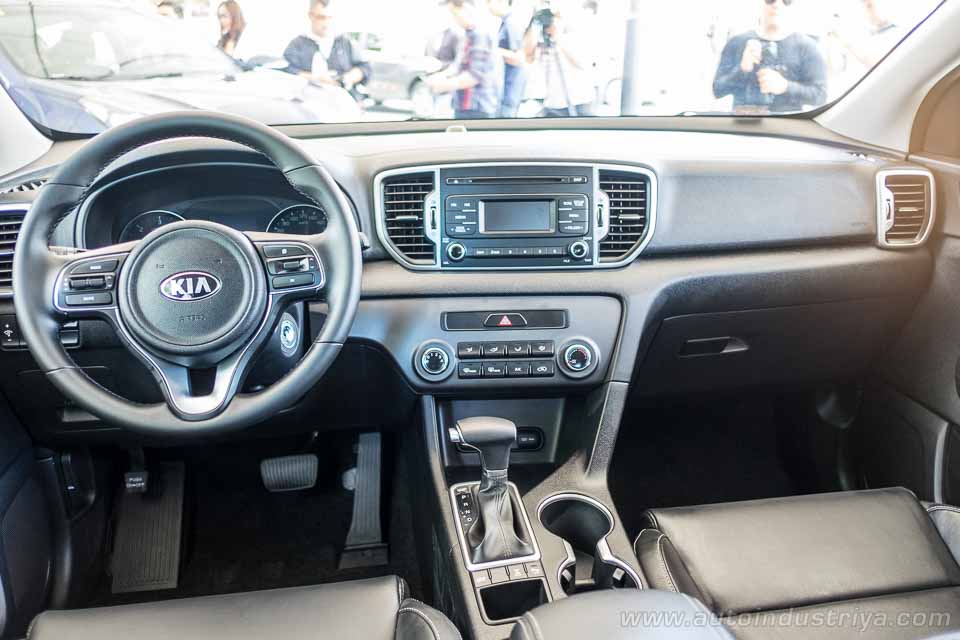 Aboard the 2016 Kia Sportage EX