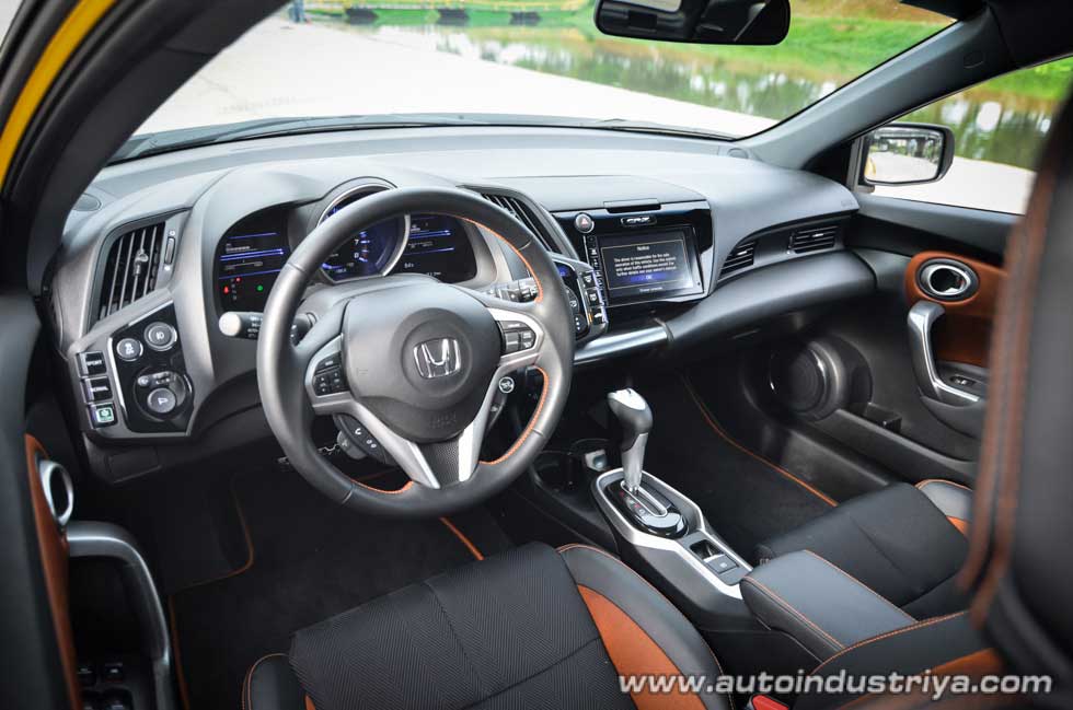 Inside the 2016 Honda CR-Z