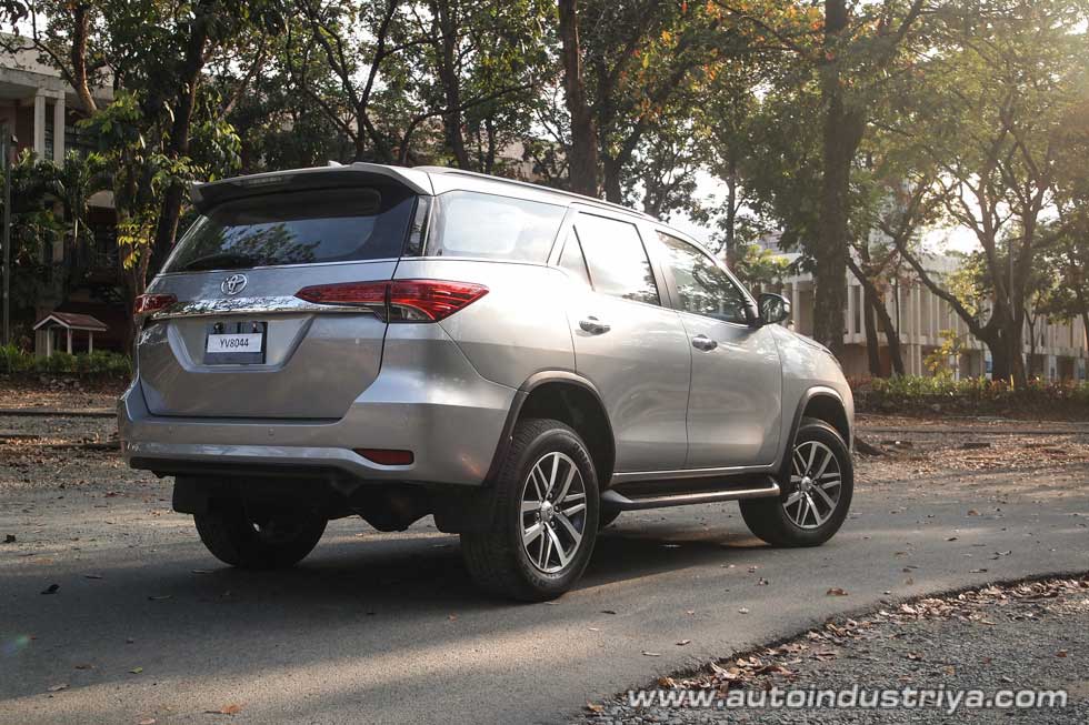The rear quarter of the 2016 Toyota Fortuner V 4x2