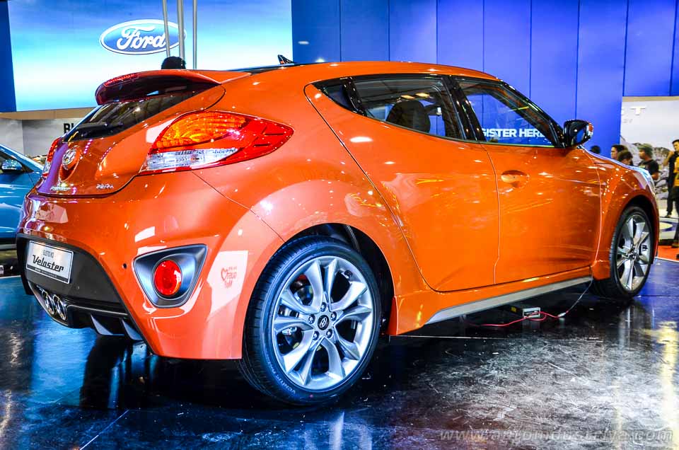 2016 Veloster rear quarter