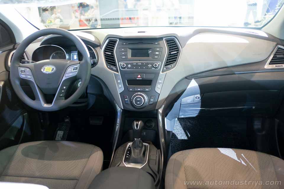 2016 Hyundai Santa Fe interior