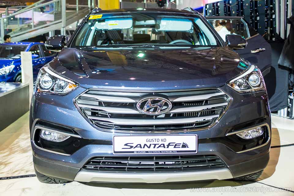 2016 Hyundai Santa Fe front