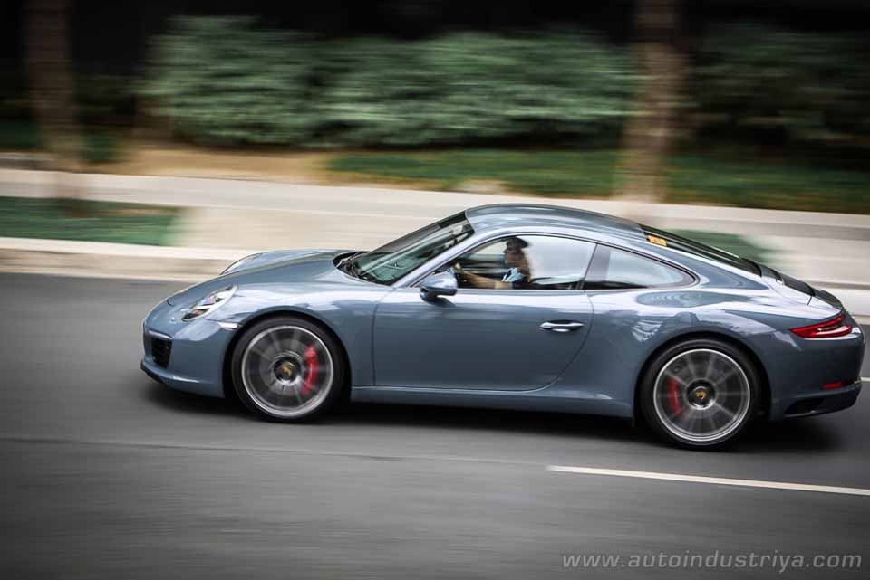 Porsche 911 Carrera S driveby