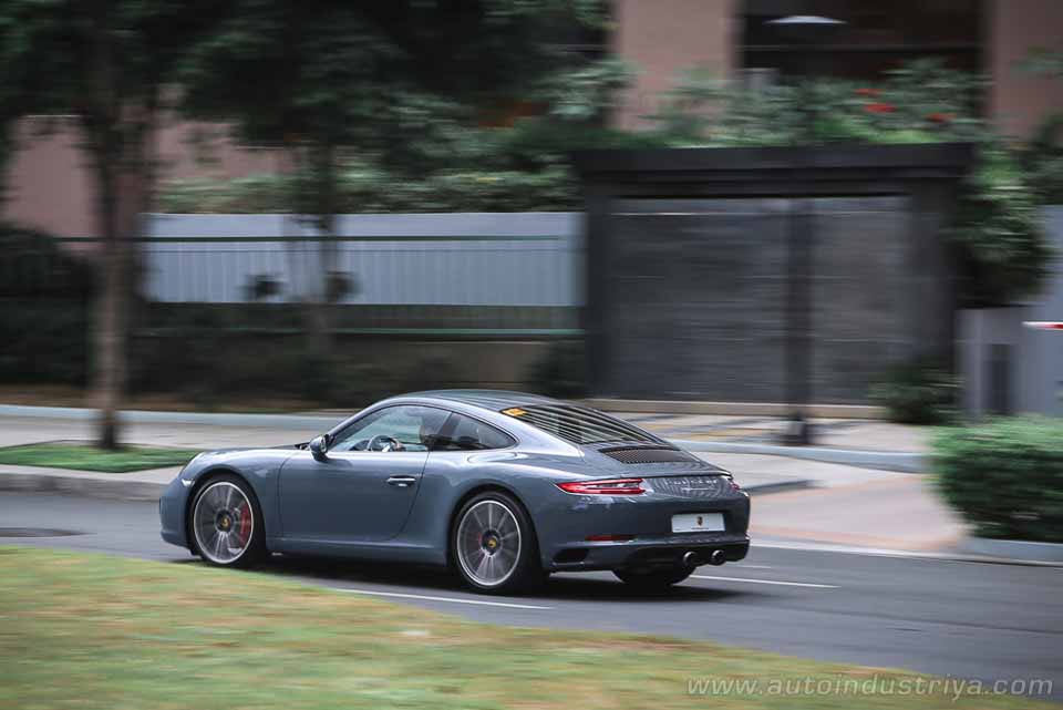 Porsche 911 Carrera S rear quarter running