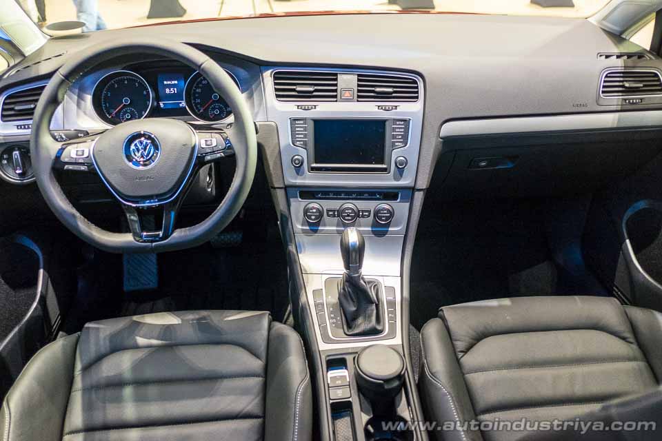 2016 Volkswagen Golf interior