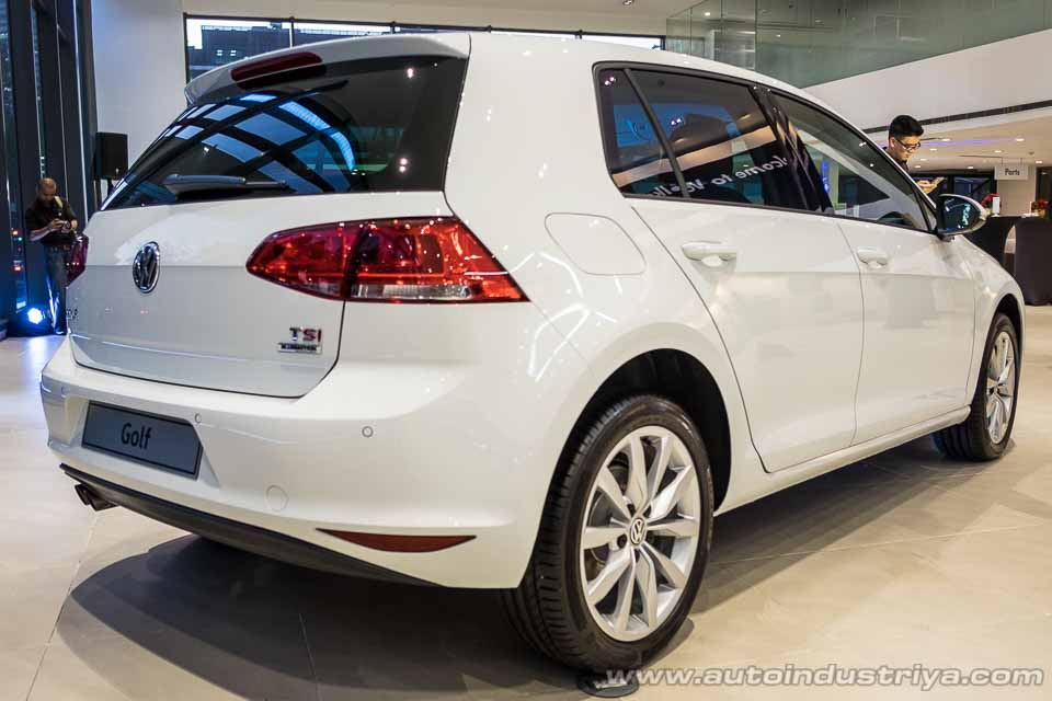 2016 Volkswagen Golf rear quarter