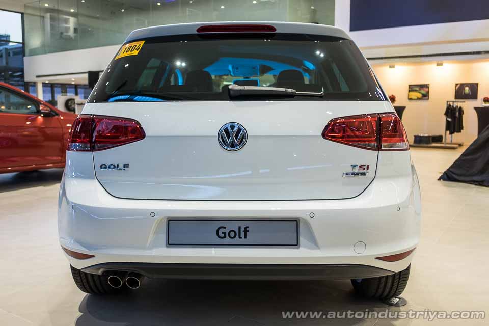 2016 Volkswagen Golf rear