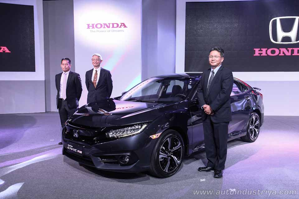 2016 Honda Civic rear quarter