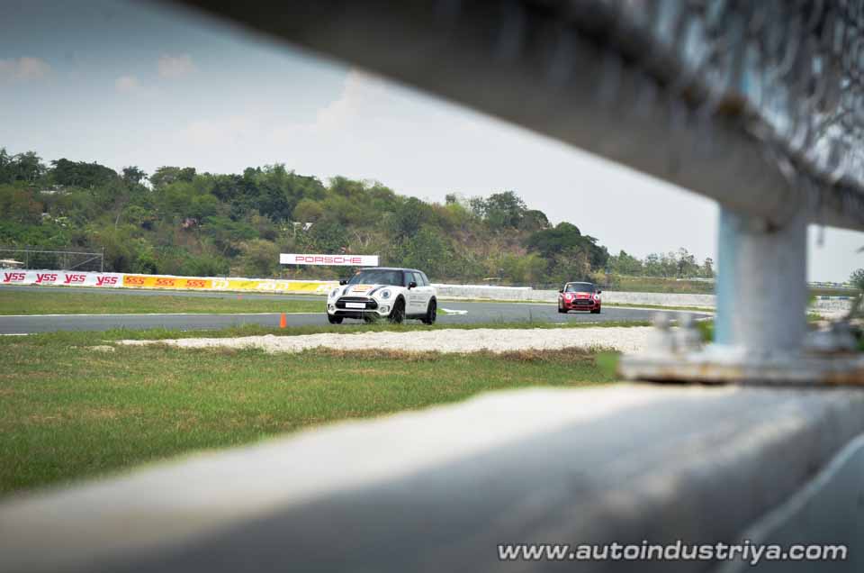 Mini Clubman exiting big loop