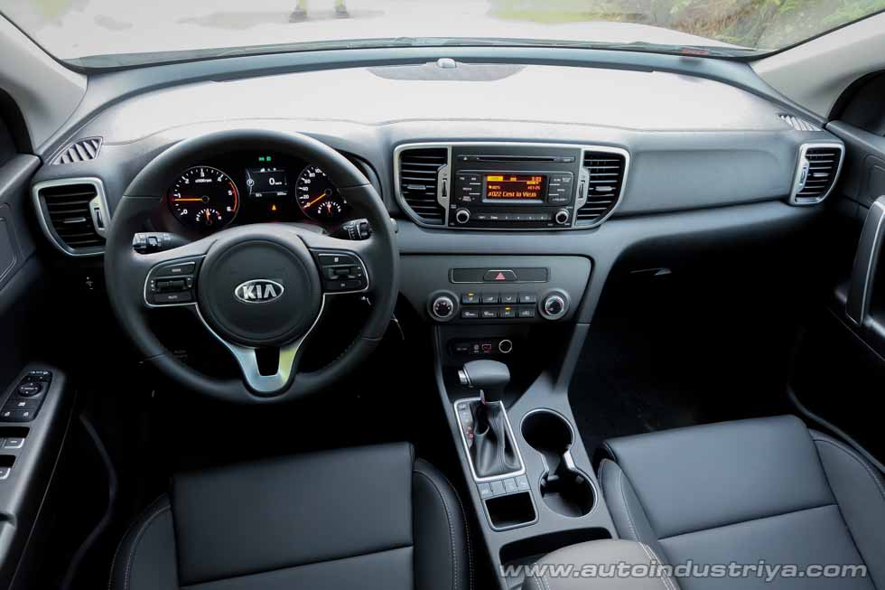 Inside the 2016 Kia Sportage EX AWD