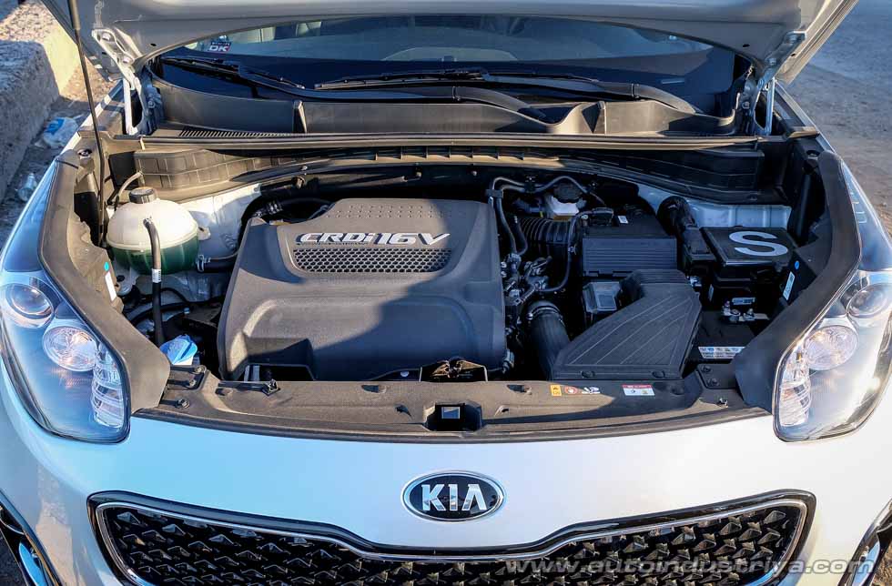 The 2.0-liter turbo-diesel of the 2016 Kia Sportage