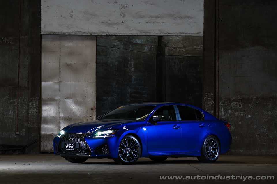 2016 Lexus GS F front quarter