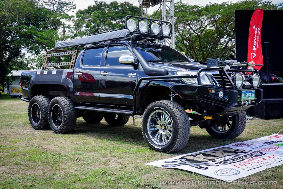 The outlandish Toyota Hilux 6x6