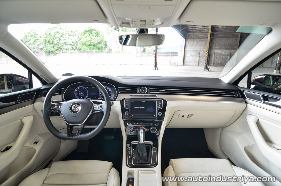 2015 Volkswagen Passat cabin