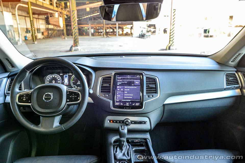 2016 Volvo XC90 D5 cabin