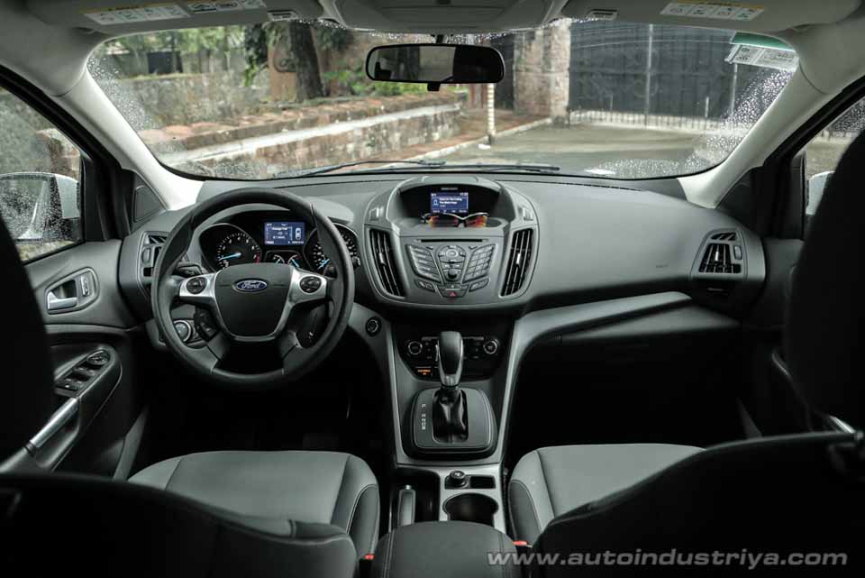 Inside the 2016 Ford Escape 1.6 SE EcoBoost