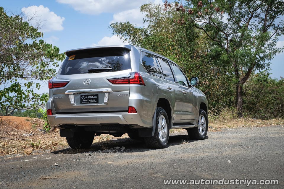 Rear quarter view of the 2016 Lexus LX570