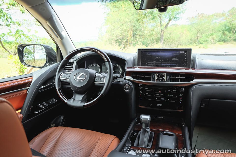 Inside the 2016 Lexus LX570
