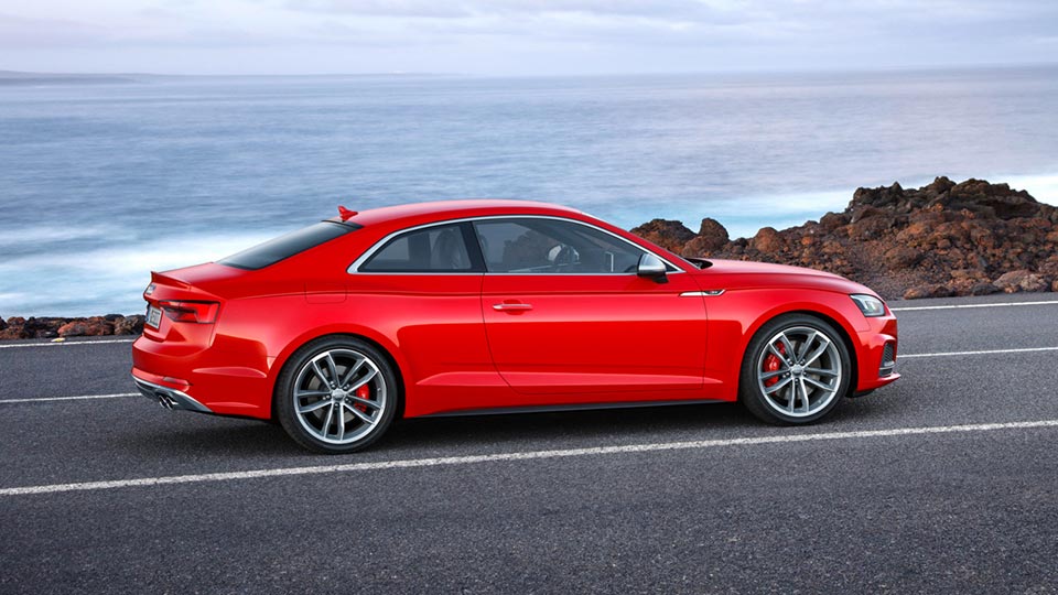 Rear quarter and side profile of the 2016 Audi A5