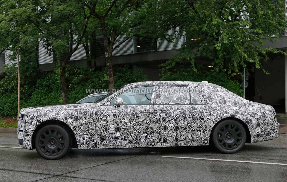 Rolls Royce Phantom side