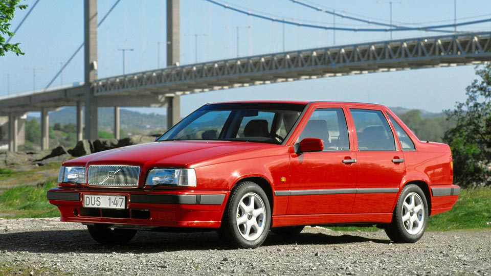 Pre-facelift Volvo 850