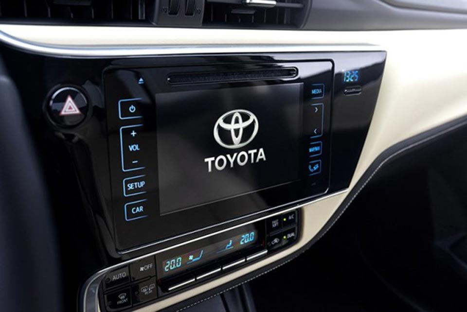 The new touchscreen infotainmeny system in the 2017 Corolla Altis