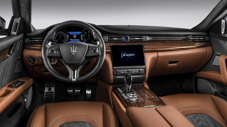 Inside the 2017 Maserati Quattroporte