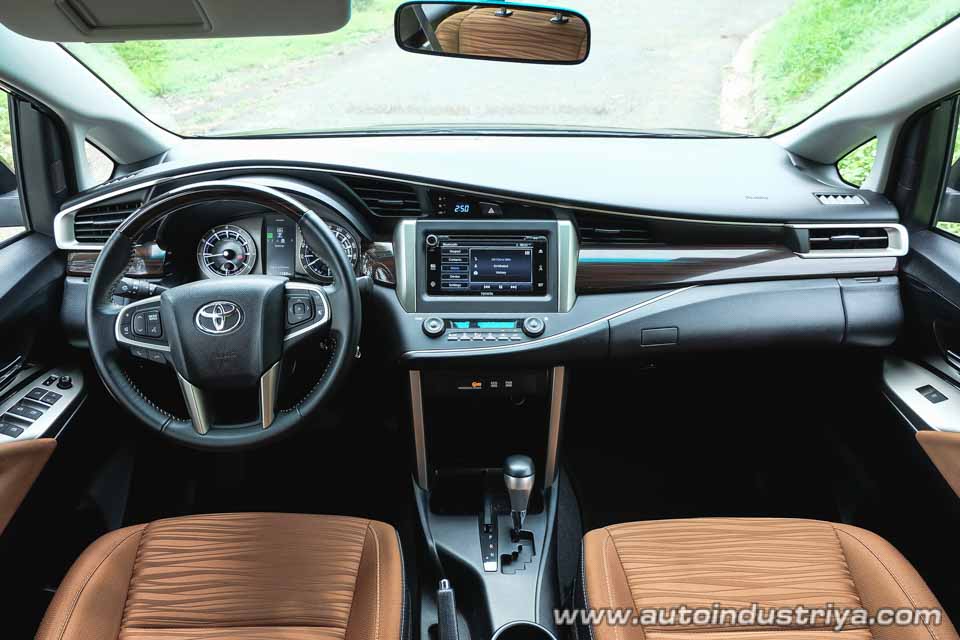 2016 Toyota Innova 2.0G AT dashboard