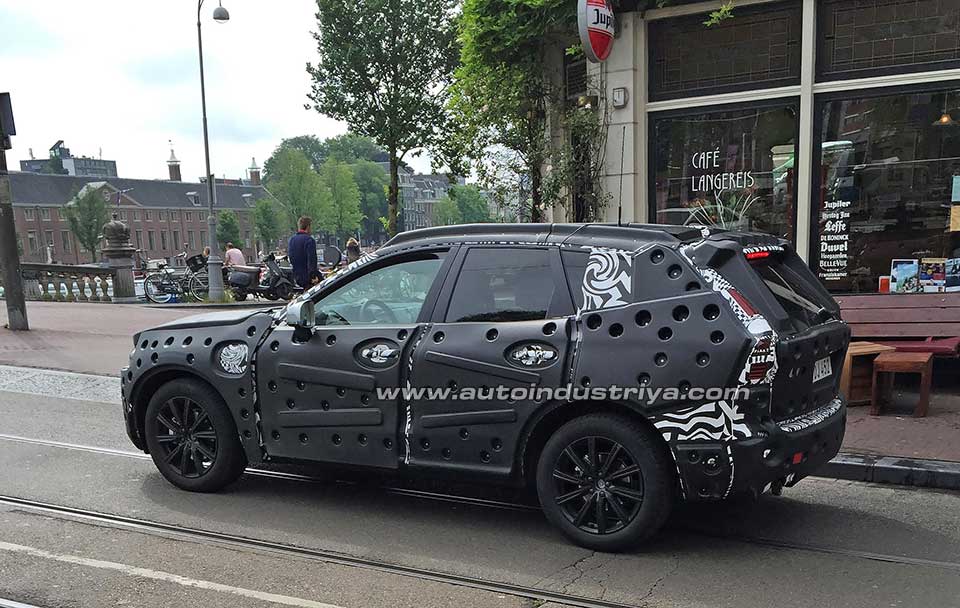Side profile of the 2017 Volvo XC60