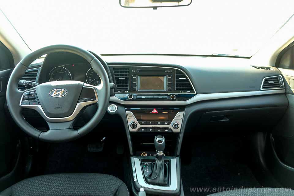 Hyundai Elantra dashboard