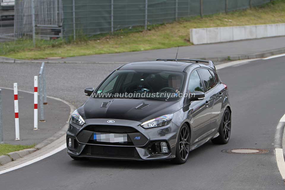 Ford Focus RS 500 front quarter