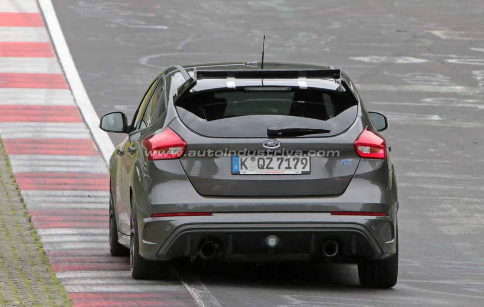 The bigger wing of the Ford Focus RS500 prototype