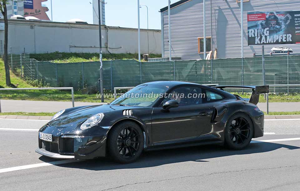 Porsche 911 GT2 RS side