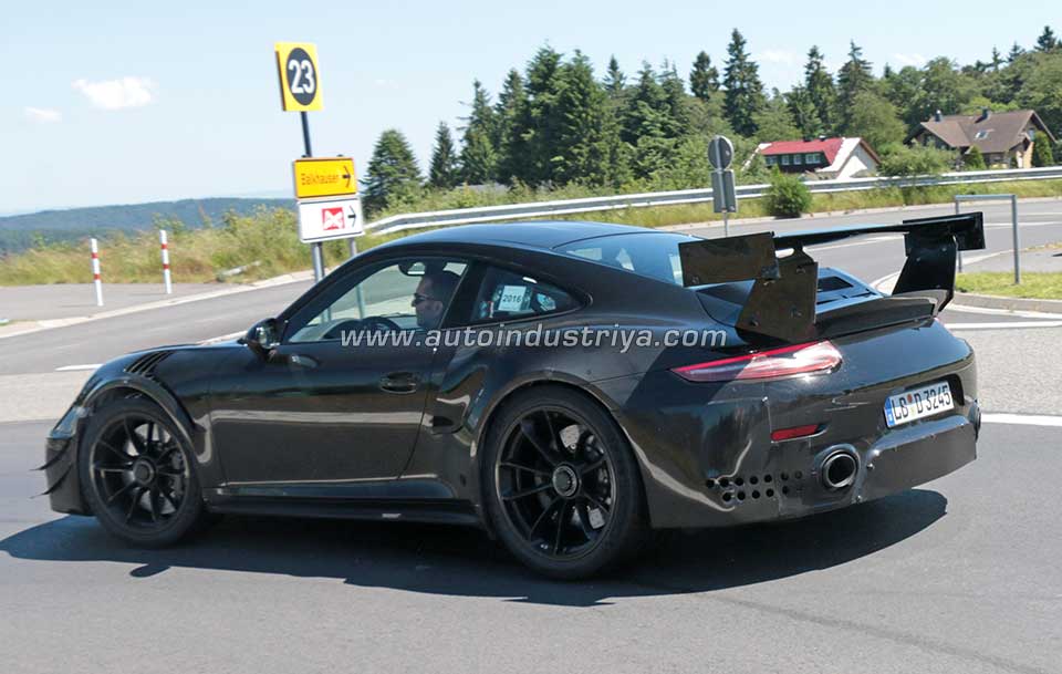 Porsche 911 GT2 RS rear quarter