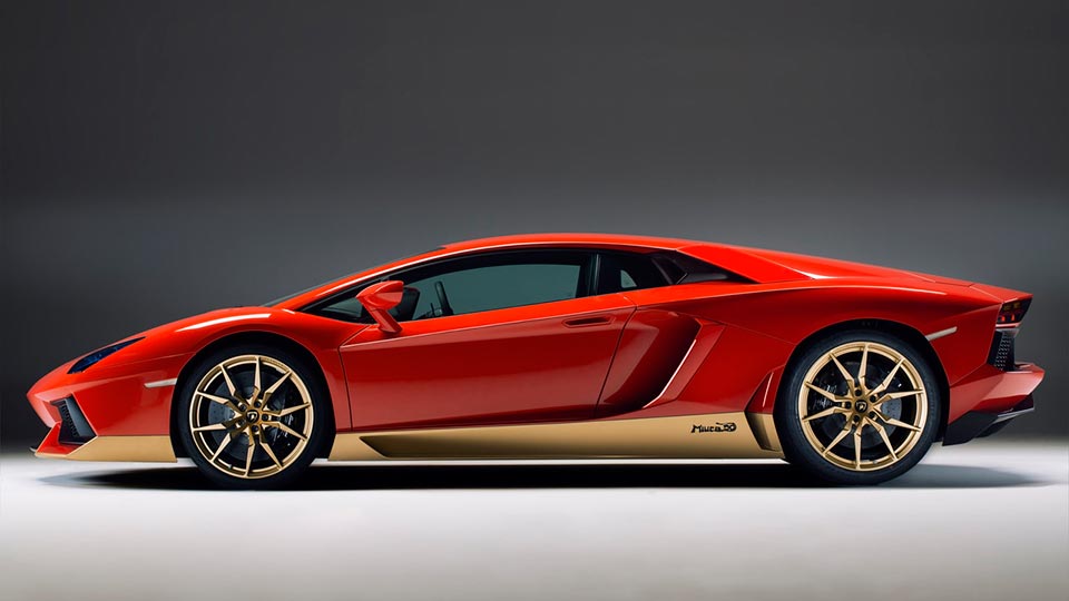 Side profile of the Aventado Miura Homage
