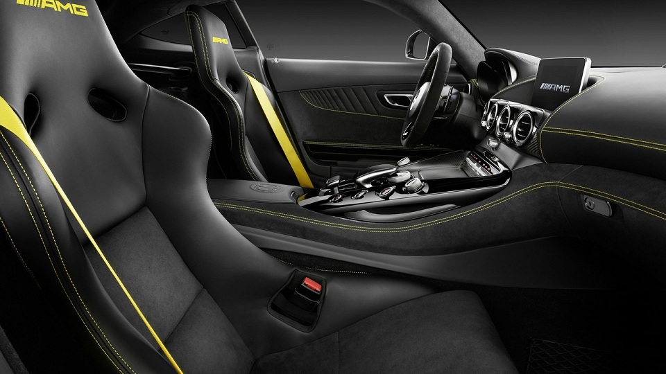 Inside the 2018 Mercedes-AMG GT R