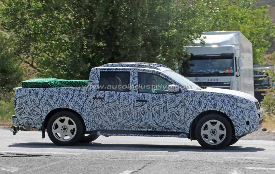 Side profile of the Mercedes-Benz GLT pickup