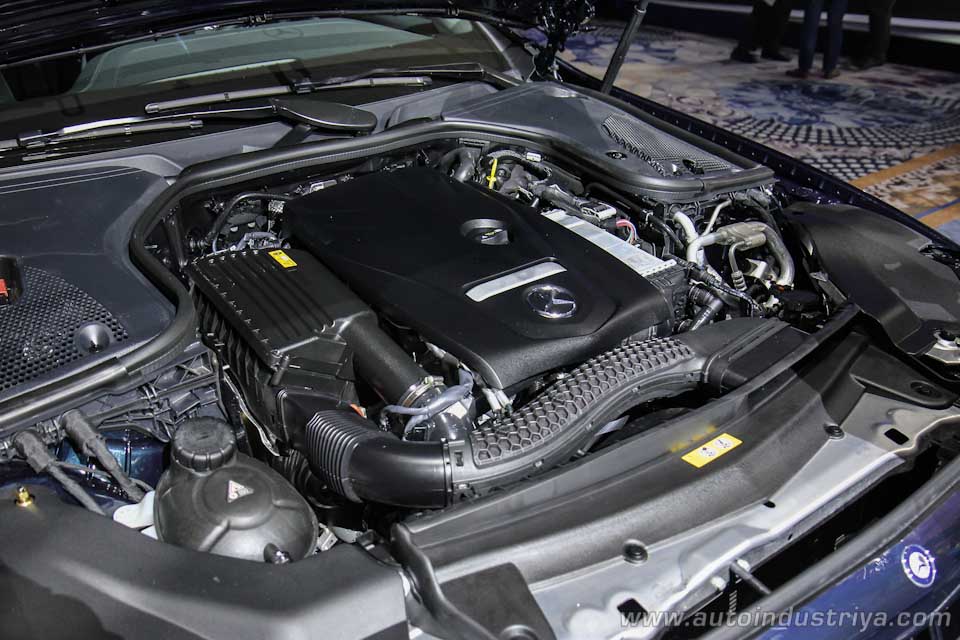 Mercedes-Benz E200 engine