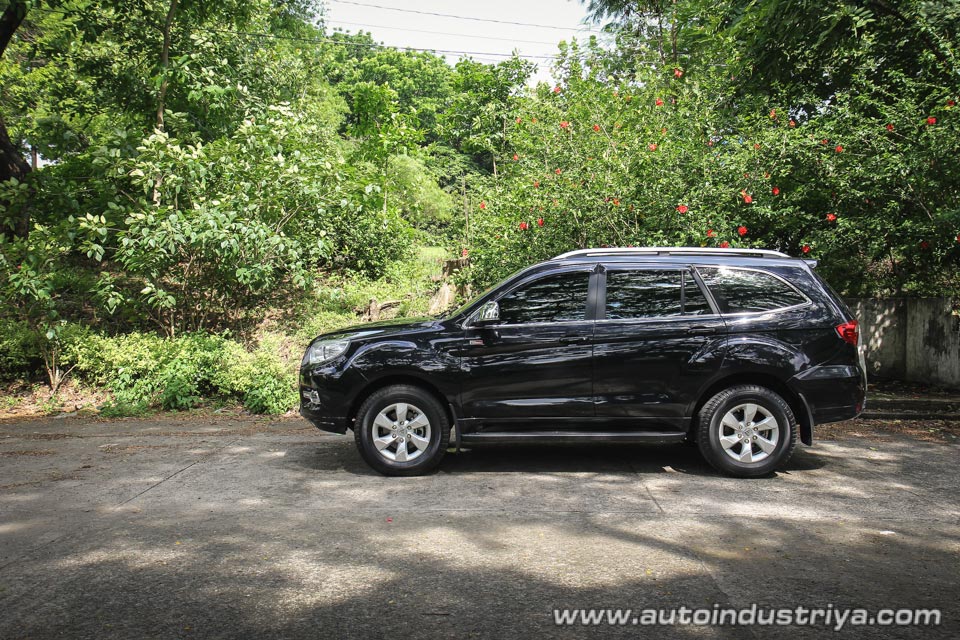 Side profile of the Foton Toplander