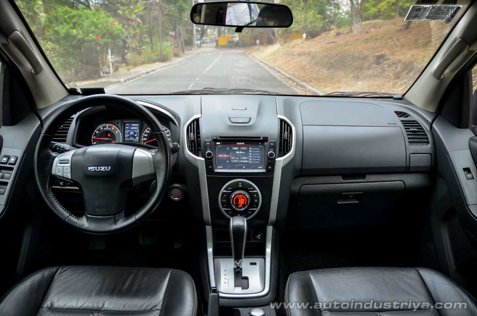 2016 Isuzu Mu-X dashboard