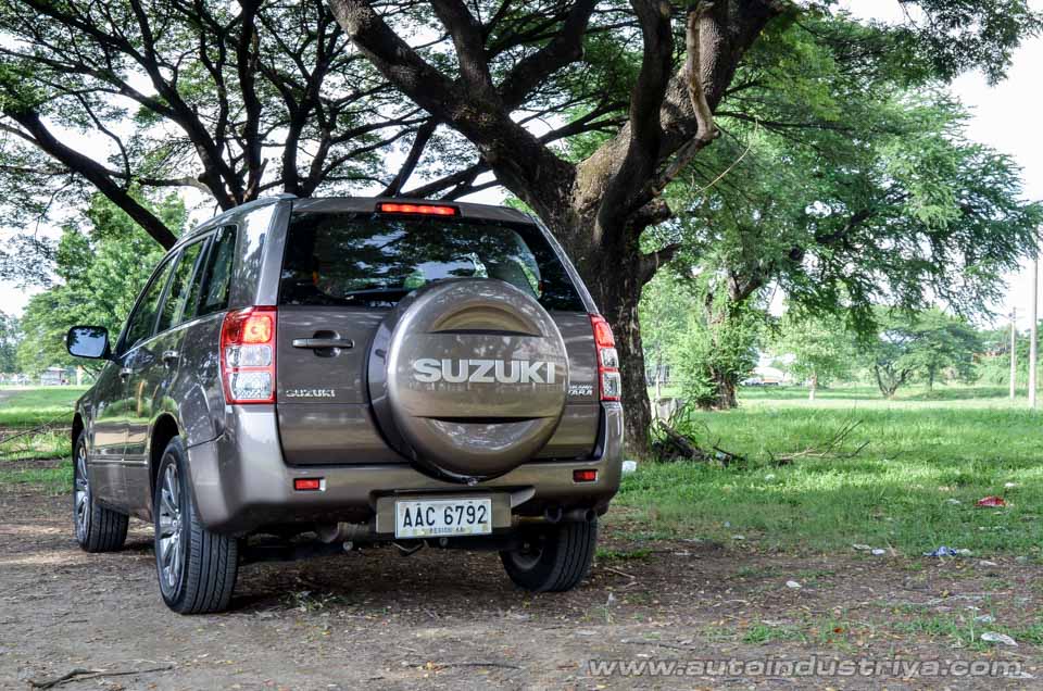 Rear quarter of the 2015 Suzuki Grand Vitara SE