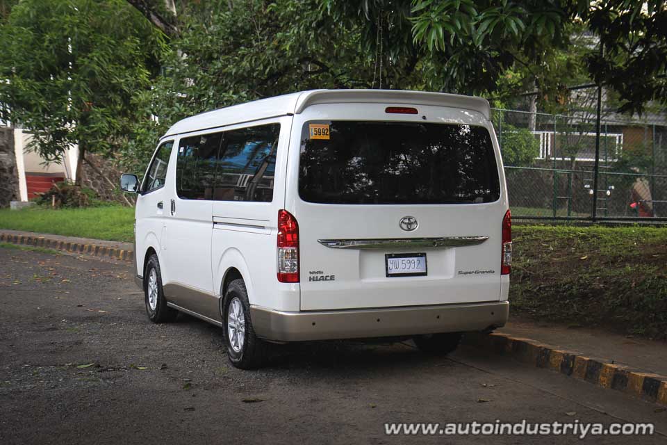 Toyota Hiace Super Grandia rear